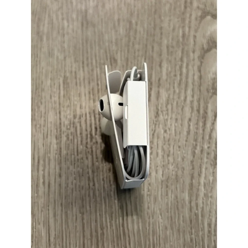 Apple A1748 EarPods‎ Headphones - White w/Lightning Connector